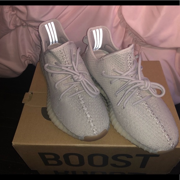 Yeezy V2 Boost - Picture 4 of 5